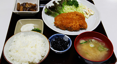 24時間営業の食堂